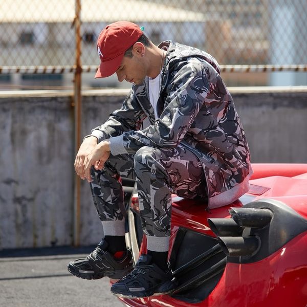 camouflage sweatshirts jacket + pants sets camo men tracksuit hooded outerwear hoodie set 2 pieces autumn clothing male fitness 1004, Gray
camouflage sweatshirts jacket + pants sets camo men tracksuit hooded outerwear hoodie set 2 pieces autumn clothing male fitness 1004, Gray