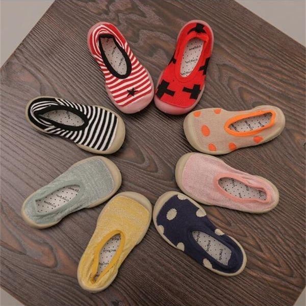 anti-slip children soft soled shoes indoor outdoor rubber baby first walkers y200103, Black;red
anti-slip children soft soled shoes indoor outdoor rubber baby first walkers y200103, Black;red