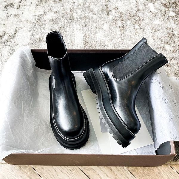 new korean version of versatile, thick bottomed and increased martin boot net, red thick heel and black leather boots
new korean version of versatile, thick bottomed and increased martin boot net, red thick heel and black leather boots