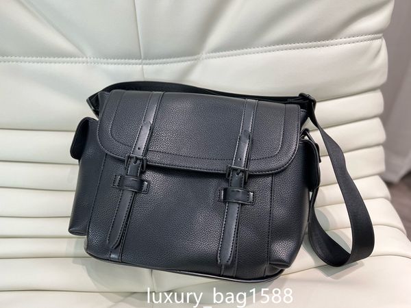 fashionable new messenger bag classic original leather backpack 
fashionable new messenger bag classic original leather backpack
