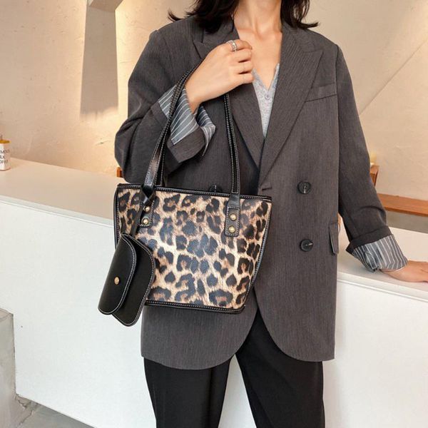 youth ladies simple versatile bag retro zebra leopard print totes women pu leather shoulder bags travel handbags
youth ladies simple versatile bag retro zebra leopard print totes women pu leather shoulder bags travel handbags