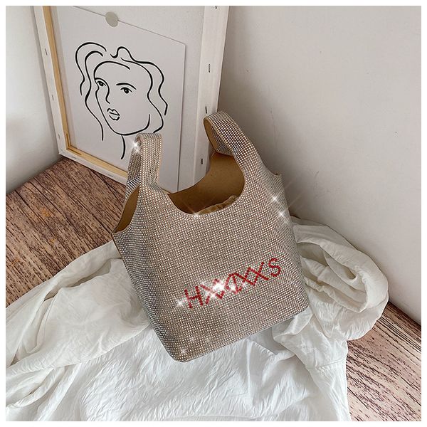 spoof fashion brand fan bingbing, the same model of shiny drill, vegetable basket bag, red net, popular water bucket bag
spoof fashion brand fan bingbing, the same model of shiny drill, vegetable basket bag, red net, popular water bucket bag