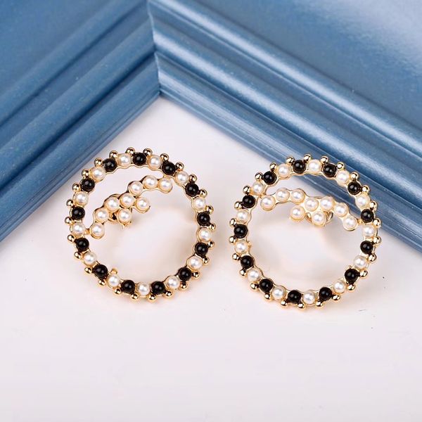 women's designer earrings classic double letter logo black and white pearl circle earrings 925 silver needle, Golden;silver
women's designer earrings classic double letter logo black and white pearl circle earrings 925 silver needle, Golden;silver
