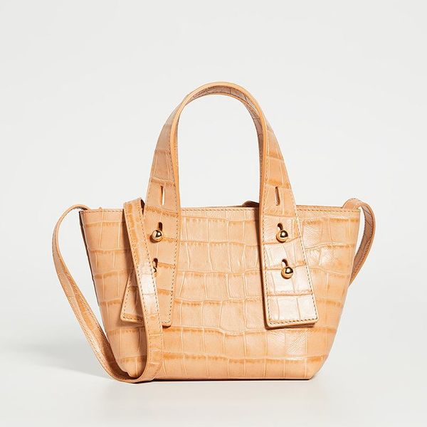 new european and american fashion ladies large-capacity handbags women's shoulder bags messenger bags beautiful luxury handbags 
new european and american fashion ladies large-capacity handbags women's shoulder bags messenger bags beautiful luxury handbags