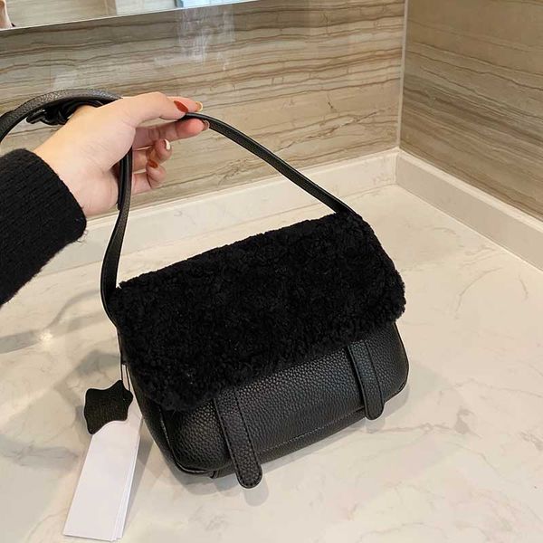 2021 ladies messenger coin purse handbag wool one shoulder messenger bag fashion designer casual plush bag
2021 ladies messenger coin purse handbag wool one shoulder messenger bag fashion designer casual plush bag