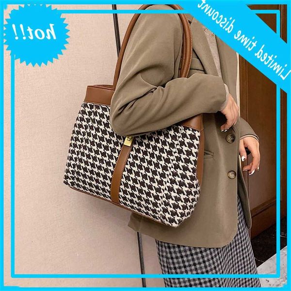 women's 2020 winter new fashion net red cross lattice single shoulder portable small square bag
women's 2020 winter new fashion net red cross lattice single shoulder portable small square bag