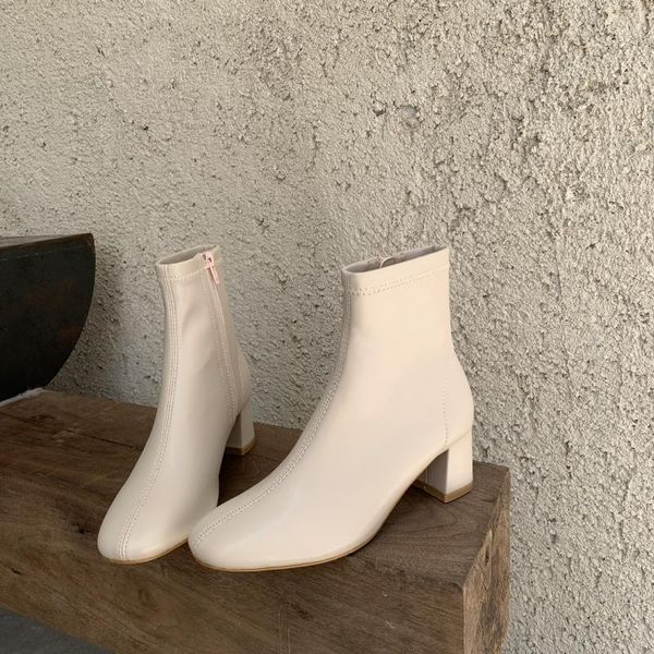 boots 2021 korean version of the style for autumn and winter red fashion semi-high heeled square chunky-heel nv duan xue, Black
boots 2021 korean version of the style for autumn and winter red fashion semi-high heeled square chunky-heel nv duan xue, Black