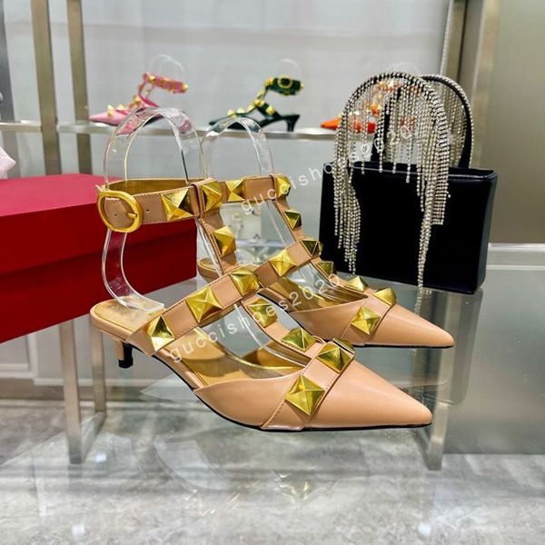 2022 fashion dress shoes women wedding party quality leather high heel flat shoe business formal loafer social chunky black white, Black;red
2022 fashion dress shoes women wedding party quality leather high heel flat shoe business formal loafer social chunky black white, Black;red