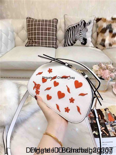 bag women luxury designer womens shoulder bags handbags purses heart-shaped decoration new girls in autumn and winter
bag women luxury designer womens shoulder bags handbags purses heart-shaped decoration new girls in autumn and winter