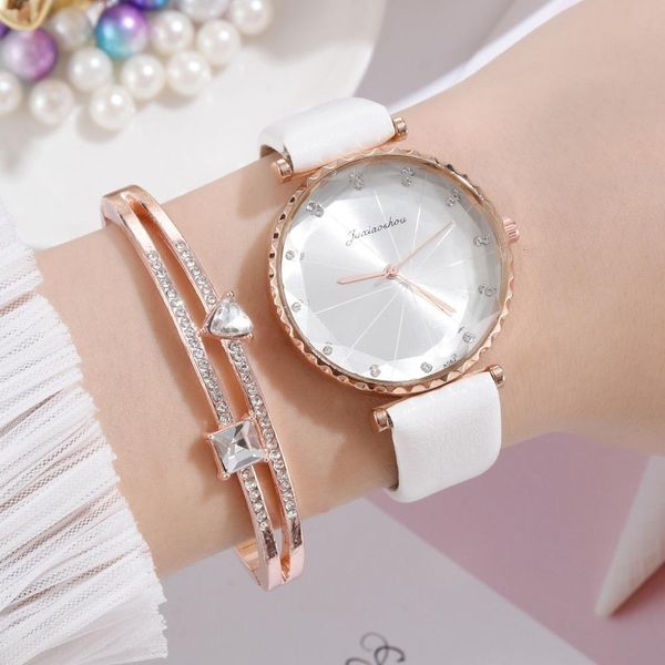2pcs set watches for women fashion style leather rhinestone ladies watch 2021 dress female black bracelet clock zegarek damski, Slivery;brown
2pcs set watches for women fashion style leather rhinestone ladies watch 2021 dress female black bracelet clock zegarek damski, Slivery;brown