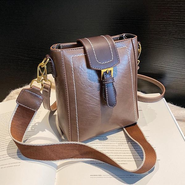 brand original design retro women's shoulder bag 2020 fashionable new fashion versatile cross body bucket bag
brand original design retro women's shoulder bag 2020 fashionable new fashion versatile cross body bucket bag