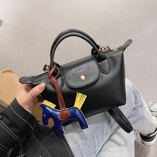 niche design fall/winter ladies bag new fashion all-match shoulder bag messenger handbag mini phone width: 24cm
niche design fall/winter ladies bag new fashion all-match shoulder bag messenger handbag mini phone width: 24cm