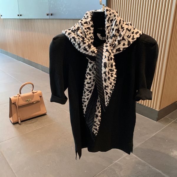 women in winter all kinds of elastic fold big square scarf korean fashion decoration neck spring and autumn leopard print shawl, Blue;gray
women in winter all kinds of elastic fold big square scarf korean fashion decoration neck spring and autumn leopard print shawl, Blue;gray