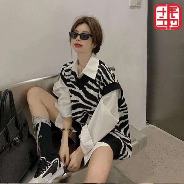 knitted with waistcoat for women's autumn and winter of 2020, Black;white 
knitted with waistcoat for women's autumn and winter of 2020, Black;white