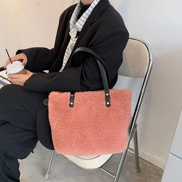 высокая емкость овечьей casual pure color chain мягкая кожа pu сумки на ремне 2020 новая мода искусственного меха плюшевые мягкие сумки
высокая емкость овечьей casual pure color chain мягкая кожа pu сумки на ремне 2020 новая мода искусственного меха плюшевые мягкие сумки