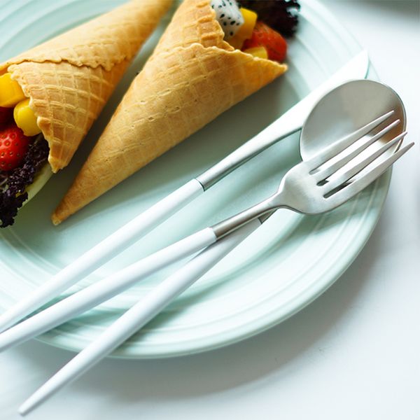 the dinnerware that the dinner of aristocrat of day type style is indispensable, of luxury aristocrat person is enjoyed
the dinnerware that the dinner of aristocrat of day type style is indispensable, of luxury aristocrat person is enjoyed