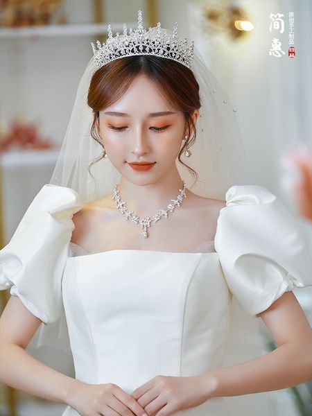crown headdress simple korean romantic three piece set bride married queen fan wanghong same studio and makeup, Silver
crown headdress simple korean romantic three piece set bride married queen fan wanghong same studio and makeup, Silver