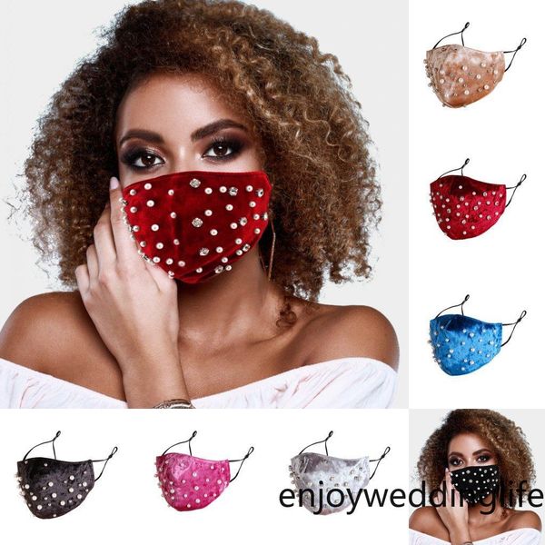 2020 new fashion designer rhinestone pearls face mask winter warm velvet mouth cover dust haze anti-pollution facemasks
2020 new fashion designer rhinestone pearls face mask winter warm velvet mouth cover dust haze anti-pollution facemasks