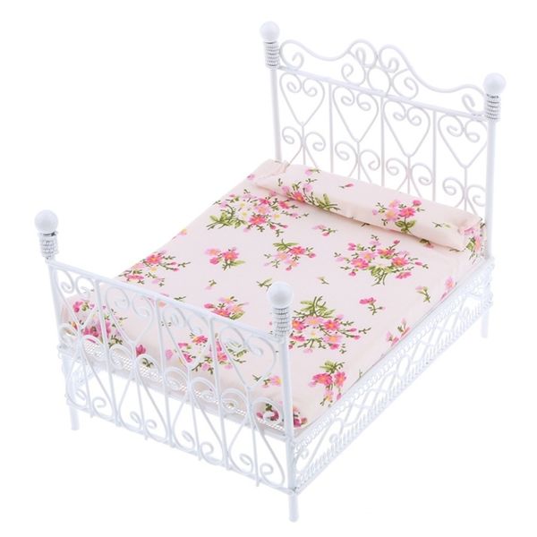1: 12 dollhouse miniature bedroom furniture metal bed with mattress accessory toy vintage style y200428
1: 12 dollhouse miniature bedroom furniture metal bed with mattress accessory toy vintage style y200428