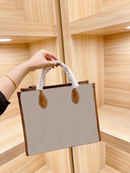 2021 new luxurys designers totes fashion handbags purse large capacity ladies shopping bags cross body bag wallet letter printing
2021 new luxurys designers totes fashion handbags purse large capacity ladies shopping bags cross body bag wallet letter printing