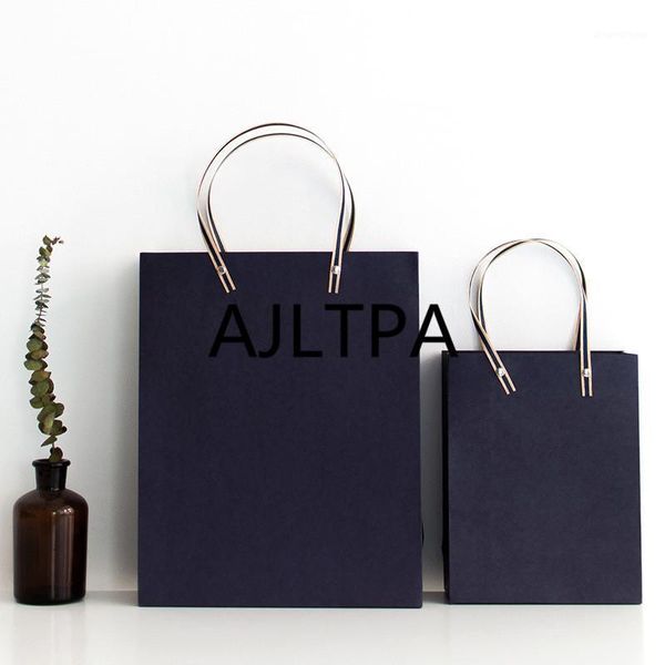 100pcs/lot simple paper gift bag kraft paper candy box with handle wedding birthday party gift package blue bag ct01101
100pcs/lot simple paper gift bag kraft paper candy box with handle wedding birthday party gift package blue bag ct01101