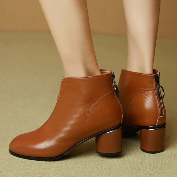 winter new 2021 boots pointed toe solid color warm plus size short boots autumn and winter fashion women's boots, Black
winter new 2021 boots pointed toe solid color warm plus size short boots autumn and winter fashion women's boots, Black