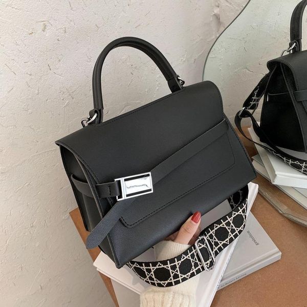 retro ladies handbag pu large capacity bag 2020 new commuter korean single shoulder large bag messenger
retro ladies handbag pu large capacity bag 2020 new commuter korean single shoulder large bag messenger
