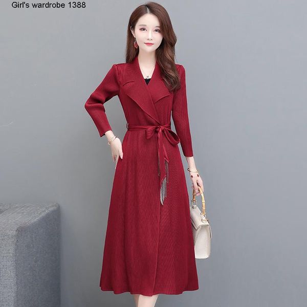 windbreaker women's middle and long style fall dress 2020 new fashion mom slim fit western style waist closing korean over knee, Black;brown
windbreaker women's middle and long style fall dress 2020 new fashion mom slim fit western style waist closing korean over knee, Black;brown