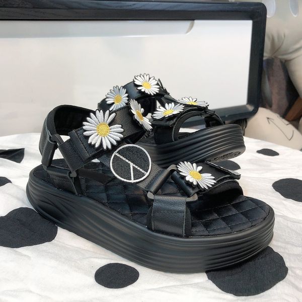 silk lady sandals 2020 summer new fashion net hongchao brand daisy princess sandals soft bottom, Black