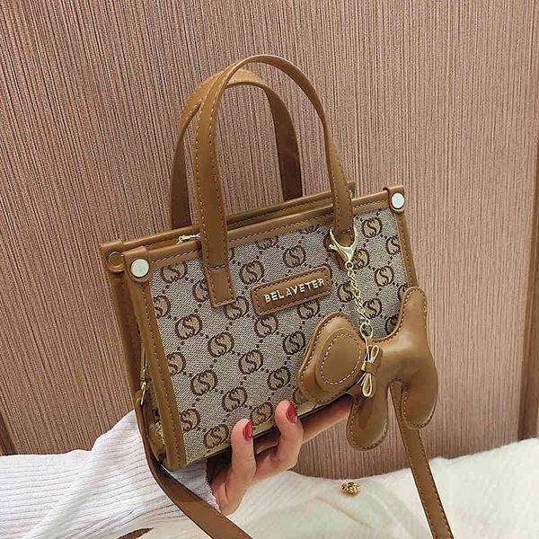 2022 latest models handbag wholesale high sense portable square style small women's versatile one shoulder bag bag
2022 latest models handbag wholesale high sense portable square style small women's versatile one shoulder bag bag