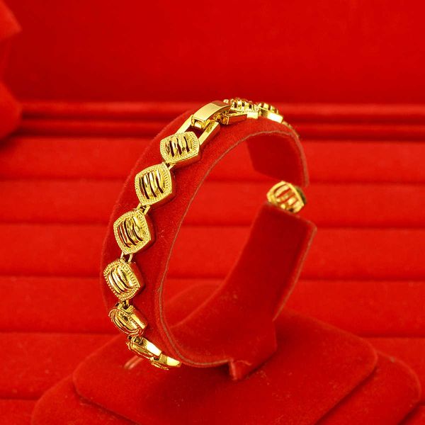 sand hollow inverted model brass plated hand decoration vacuum car flower imitation watch chain nansha gold bracelet, Silver
sand hollow inverted model brass plated hand decoration vacuum car flower imitation watch chain nansha gold bracelet, Silver