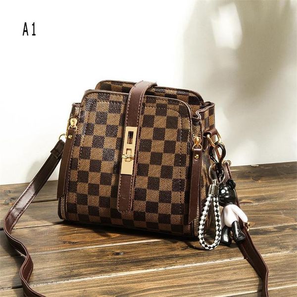 2021 luxury designer handbags purses fashion shoulder bags large capacity women crossbody bags pendant messenger tote bag
2021 luxury designer handbags purses fashion shoulder bags large capacity women crossbody bags pendant messenger tote bag