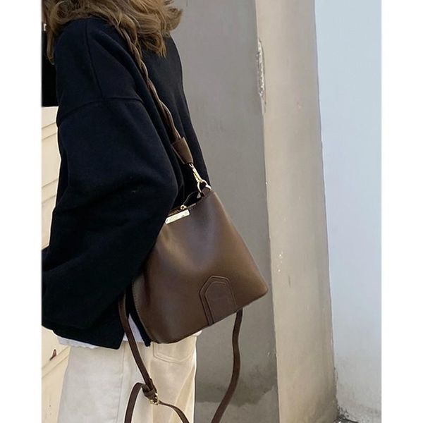 niche design underarm bag for women's 2021 new fashion vinatge leather bucket bag one shoulder all-match pack d999
niche design underarm bag for women's 2021 new fashion vinatge leather bucket bag one shoulder all-match pack d999