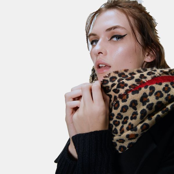 2019 europe and america za home winter new women's scarf classic red leopard print cape,fashion warm scarf cashmere scarf, Blue;gray
2019 europe and america za home winter new women's scarf classic red leopard print cape,fashion warm scarf cashmere scarf, Blue;gray