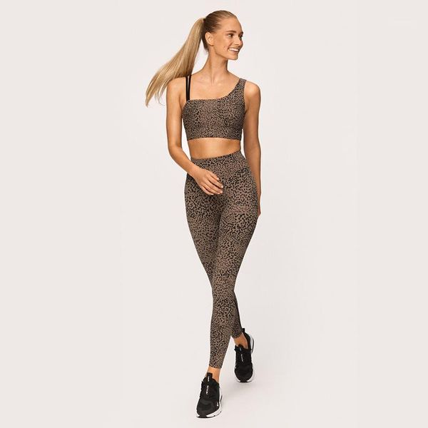 yoga outfits 2021 tracksuits green sportwear clothes short t shirt+legging pants trouers two piece set women summer gym running jogging1, White;red
yoga outfits 2021 tracksuits green sportwear clothes short t shirt+legging pants trouers two piece set women summer gym running jogging1, White;red