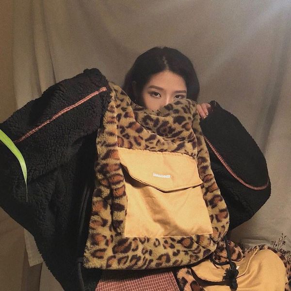 2020 new leopard female korean version of simple wild female retro shoulder college style messenger bag handbags
2020 new leopard female korean version of simple wild female retro shoulder college style messenger bag handbags