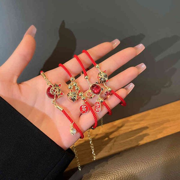 bracelets 2022 chinese zodiac year of the tiger red rope woven national fashion, Golden;silver
bracelets 2022 chinese zodiac year of the tiger red rope woven national fashion, Golden;silver