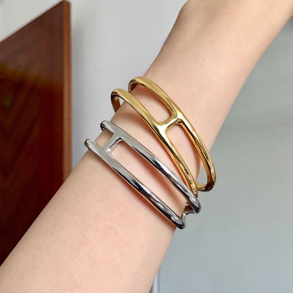 famous brand h-shaped opening ladies bracelet fashion classic evere d'ancre designer bracelet luxury jewelry women bracelet and origina, Black
famous brand h-shaped opening ladies bracelet fashion classic evere d'ancre designer bracelet luxury jewelry women bracelet and origina, Black