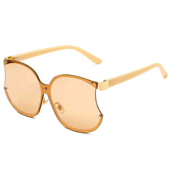 sunglass women's fashion gap personality large frame conjoined glass street show modern metal sunglass, White;black
sunglass women's fashion gap personality large frame conjoined glass street show modern metal sunglass, White;black