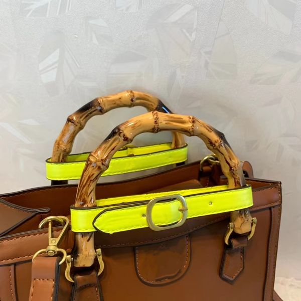 bamboo shoulder handle bag new retro women's crossbody handbag trendy niche bags
bamboo shoulder handle bag new retro women's crossbody handbag trendy niche bags