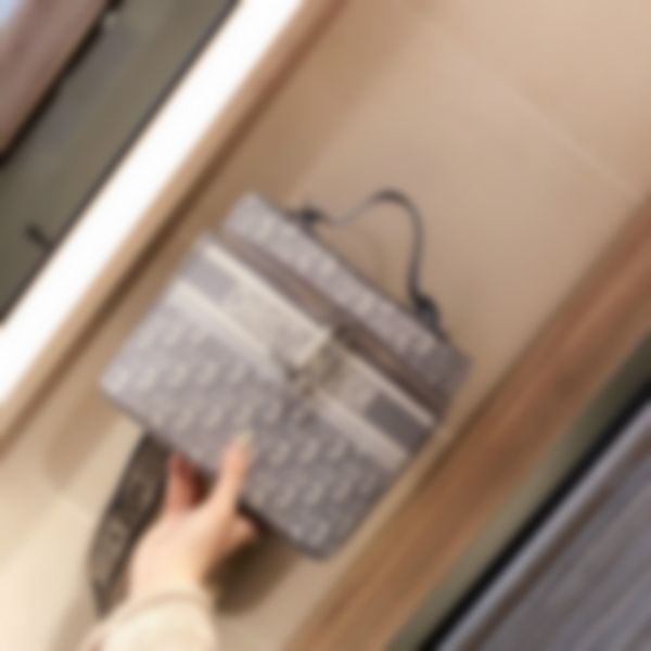 the new canvas вышитые письма портативный корзина марка конструктора сумка с the new tide fashion star сумка сумки сумки женщины сумки g329, Black
the new canvas вышитые письма портативный корзина марка конструктора сумка с the new tide fashion star сумка сумки сумки женщины сумки g329, Black
