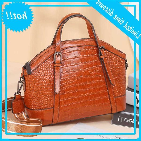 2021 new style fashionable women's hand-held cross carrying one shoulder leather bag
2021 new style fashionable women's hand-held cross carrying one shoulder leather bag