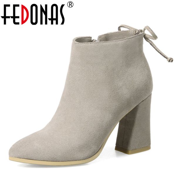 fedonas 2020 brand fashion genuine leather women snow boots cow suede ankle boots pointed toe winter shoes women boots34-43 1026, Black
fedonas 2020 brand fashion genuine leather women snow boots cow suede ankle boots pointed toe winter shoes women boots34-43 1026, Black