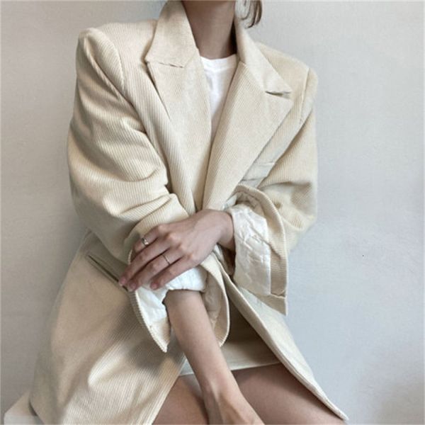 2021 new minimum female blazers oversized solid turn-down collar two velvet buttons retro blazer spring fv51, White;black
2021 new minimum female blazers oversized solid turn-down collar two velvet buttons retro blazer spring fv51, White;black