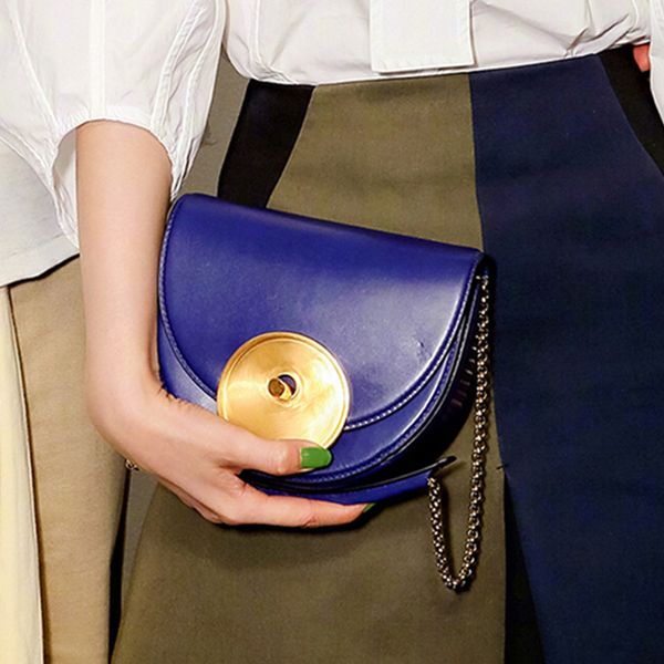 fashion saddle women crossbody bags designer chain shoulder bag luxury pu leather messenger bag chic big lock small clutch purse c1016
fashion saddle women crossbody bags designer chain shoulder bag luxury pu leather messenger bag chic big lock small clutch purse c1016