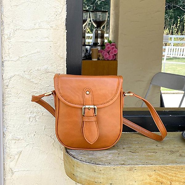 cross body retro clamshell female niche design ladies shoulder bag 2021 trend woman messenger pu leather flap fashion purses
cross body retro clamshell female niche design ladies shoulder bag 2021 trend woman messenger pu leather flap fashion purses