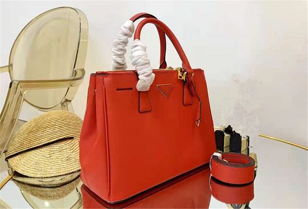 the new lady killer fashion bags ladies leather handbag portable shopping real cowhide bag hand single shoulder women totes purses handbags
the new lady killer fashion bags ladies leather handbag portable shopping real cowhide bag hand single shoulder women totes purses handbags