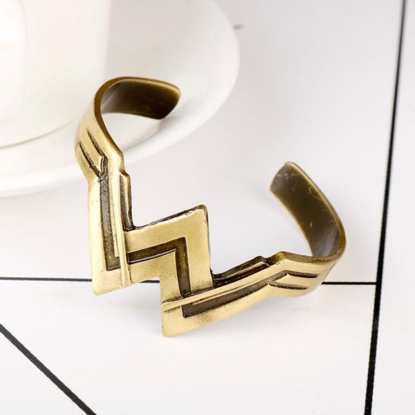 movie jewelry "w" logo bangle women men metal crown bangles bracelets party cosplay bracelet christmas party gift, Black
movie jewelry "w" logo bangle women men metal crown bangles bracelets party cosplay bracelet christmas party gift, Black