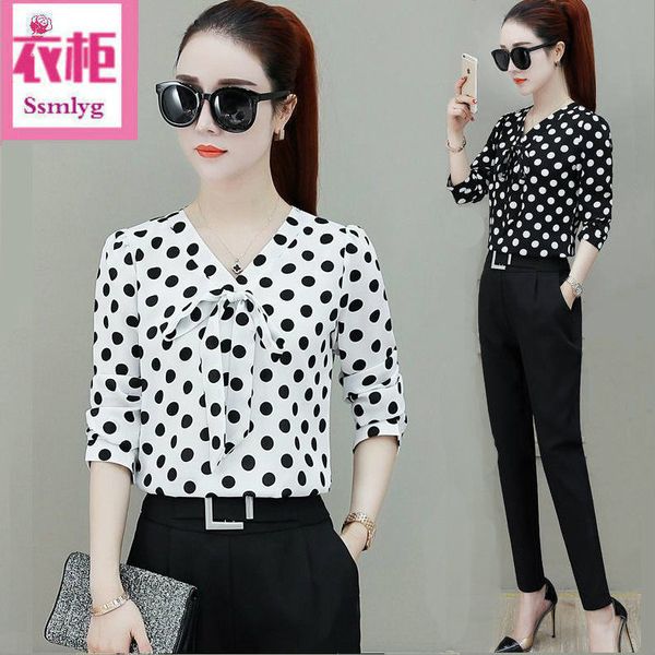 wardrobe wave point long sleeve women's bow tie bottom chiffon shirt looks thin and large
wardrobe wave point long sleeve women's bow tie bottom chiffon shirt looks thin and large
