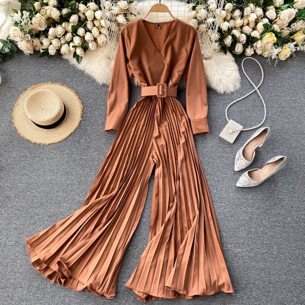 2021 new solid female singiny coveralls strips elegant fall streetwear long overalls qcsh, Black;white
2021 new solid female singiny coveralls strips elegant fall streetwear long overalls qcsh, Black;white